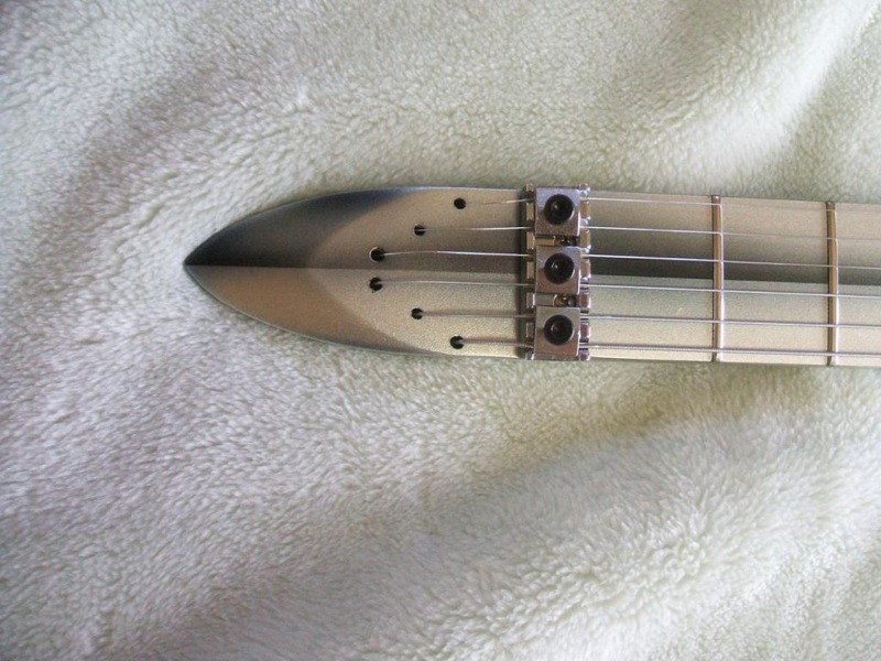Illustration for article titled Angel Sword Guitar Plays Iron Maiden Songs, Slays Teen Pop Stars